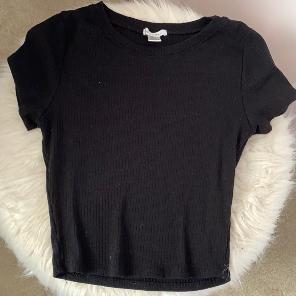 Black ribbed short sleeve shirt